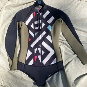 Billabong wetsuit spring 2mm 12Aus 8US